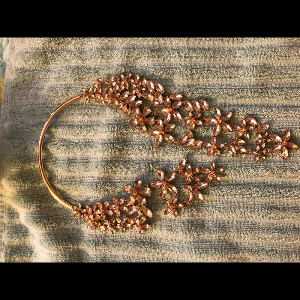 Floral collared necklace
